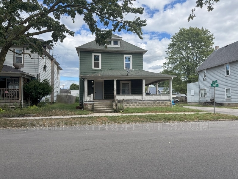 428 S Main St in Fostoria, OH - Building Photo
