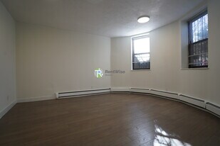 550 Massachusetts Ave in Boston, MA - Building Photo