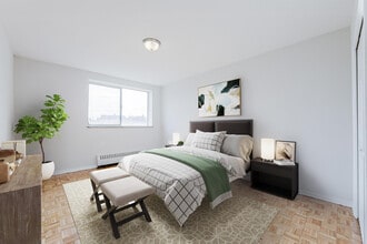 20 Sanagan Rd in Toronto, ON - Building Photo - Building Photo