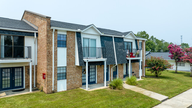 Liberty Crossing in Jacksonville, NC - Foto de edificio - Building Photo