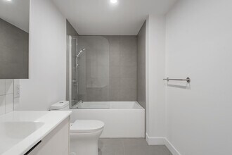 2198 Boul. de Maisonneuve E in Montréal, QC - Building Photo - Building Photo