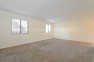 5728 S Kenton St in Englewood, CO - Building Photo - Building Photo