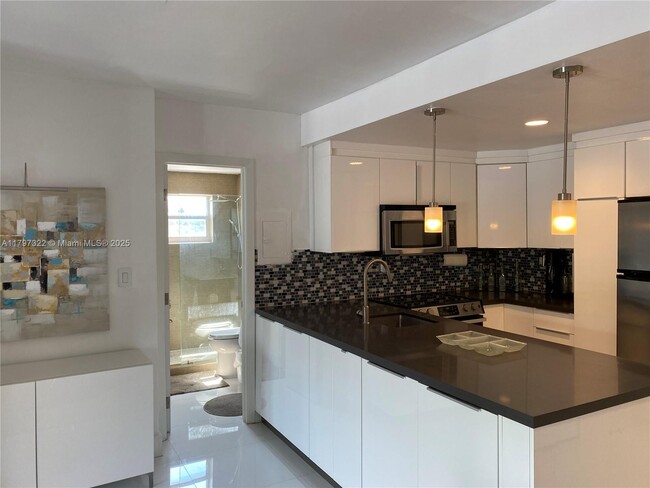 1540 Meridian Ave in Miami Beach, FL - Building Photo - Building Photo