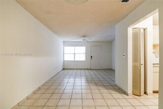 12955 SW 66th Ln in Miami, FL - Foto de edificio - Building Photo