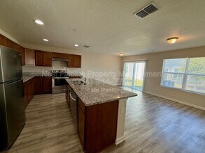 9121 Western Way in Jacksonville, FL - Building Photo - Building Photo