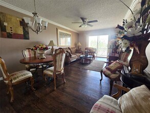 3917 Lake Bayshore Dr in Bradenton, FL - Building Photo - Building Photo