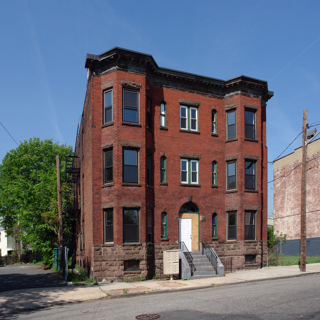 56-58 Astor St in Newark, NJ - Foto de edificio - Building Photo