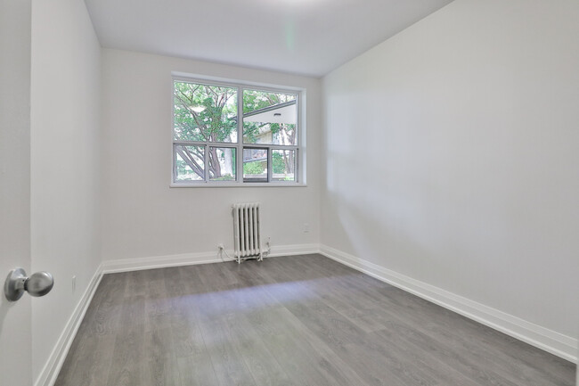 29 Upper Canada Dr in Toronto, ON - Building Photo - Building Photo