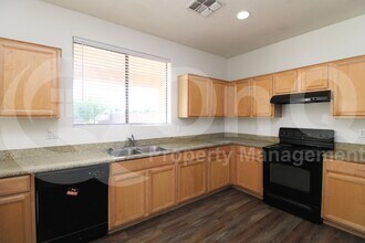 1943 W Fruit Tree Ln in San Tan Valley, AZ - Foto de edificio - Building Photo