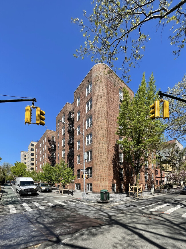 245 Henry St in New York, NY - Foto de edificio - Building Photo