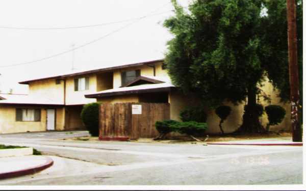 Acacia Apartments in Fontana, CA - Foto de edificio - Building Photo