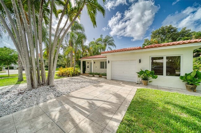 104 Santander Ave in Coral Gables, FL - Building Photo - Building Photo