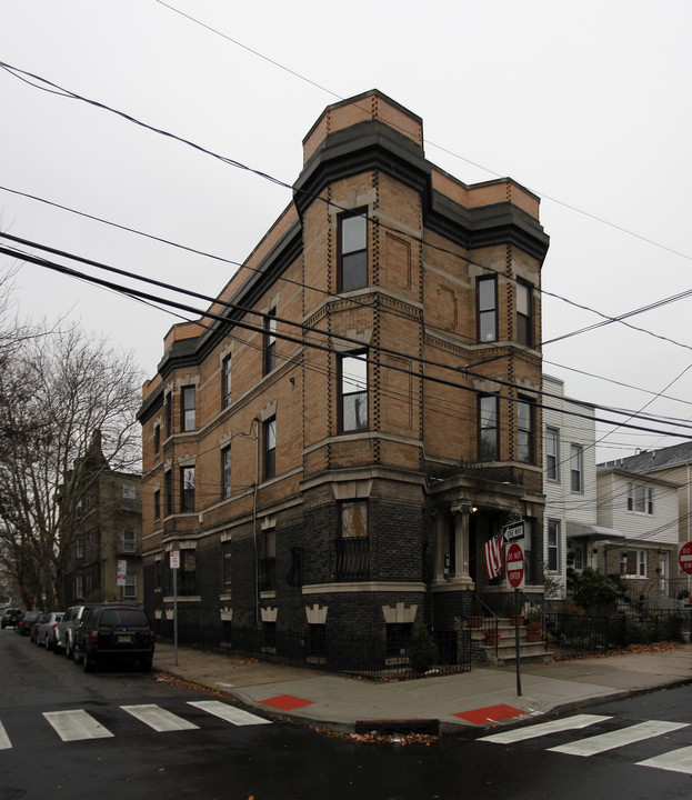 117 Ogden Ave in Jersey City, NJ - Building Photo