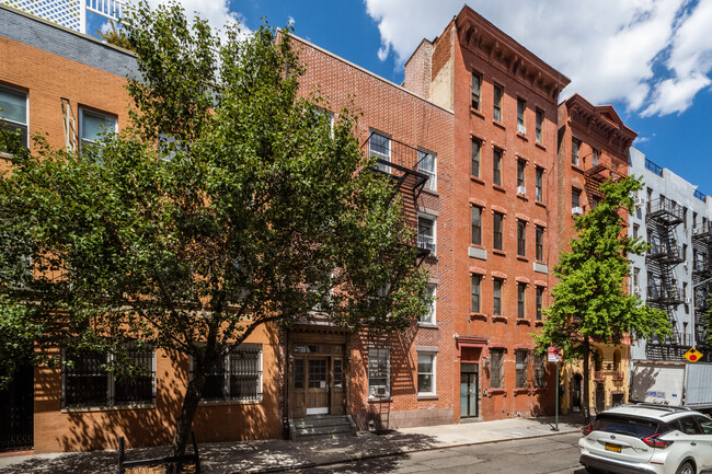 15 Cornelia St in New York, NY - Building Photo - Building Photo