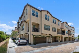 508 English Bluffs in Lake Forest, CA - Building Photo