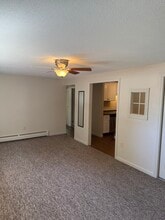 131 English Village Rd, Unit 202 in Manchester, NH - Building Photo - Building Photo