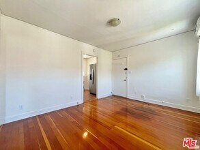 521 Kings Rd in West Hollywood, CA - Foto de edificio - Building Photo