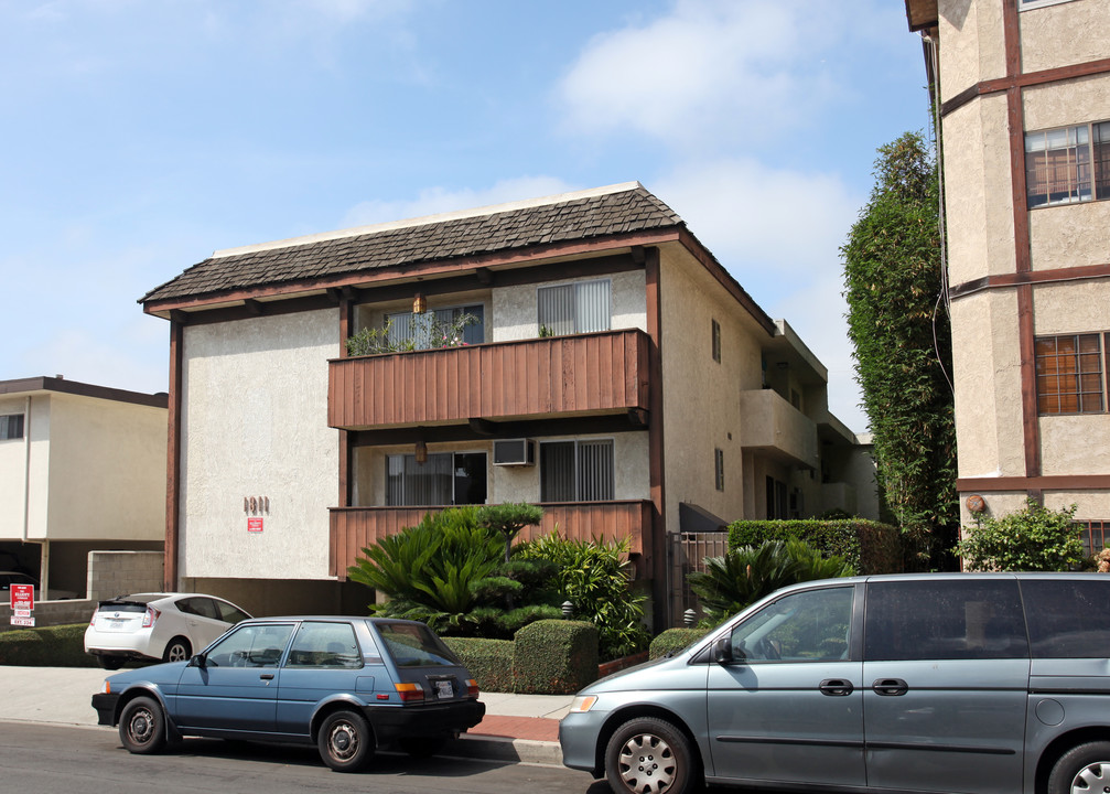 1811 Corinth Ave in Los Angeles, CA - Building Photo