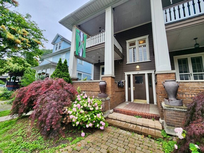 25 Vassar St, Unit 4 in Rochester, NY - Building Photo - Building Photo