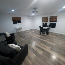 445 E Francis St in Corona, CA - Foto de edificio - Building Photo