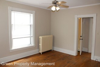 318 College Ave NE in Grand Rapids, MI - Foto de edificio - Building Photo