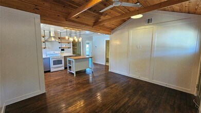 1614 N Lynn St in Taylor, TX - Building Photo - Building Photo