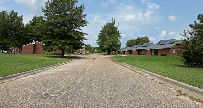 112-122 Youngwood Rd in Fuquay Varina, NC - Building Photo - Building Photo