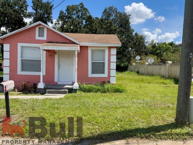 601 N Emory Ave in Kissimmee, FL - Foto de edificio