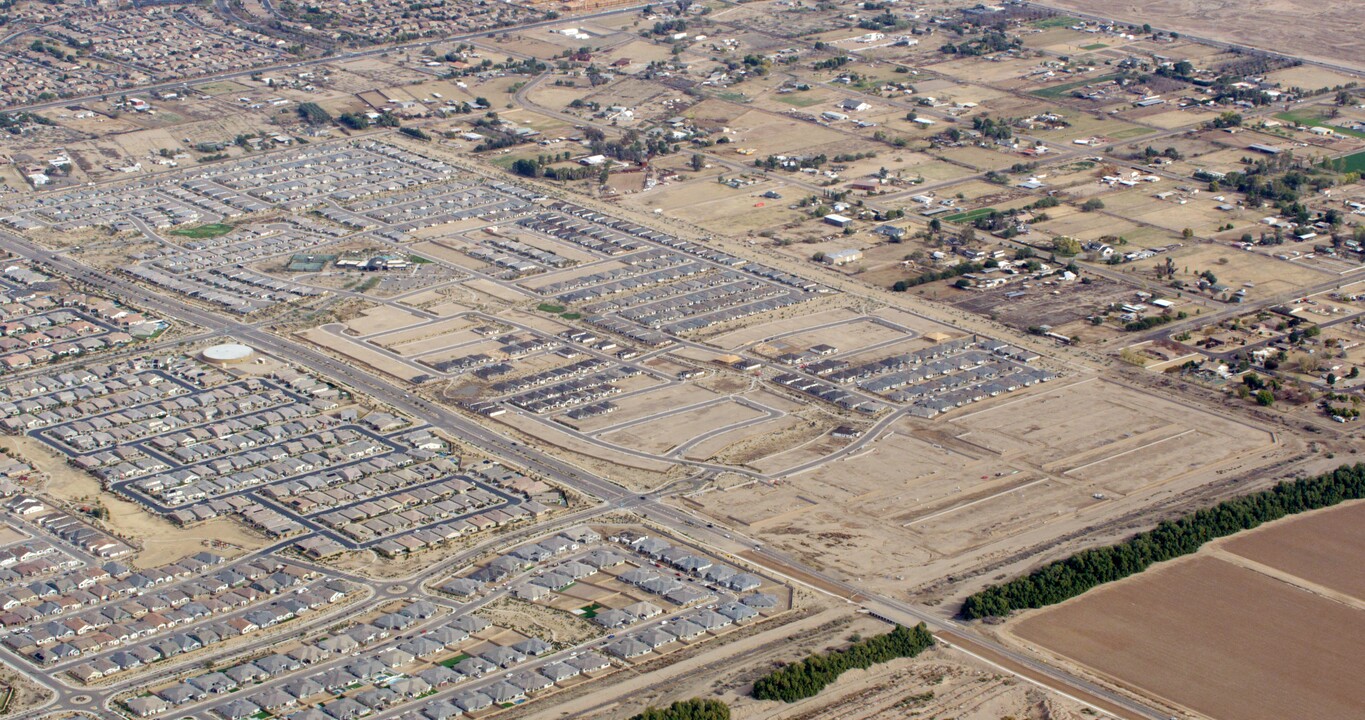 1496 W Camina Buena Vis in Queen Creek, AZ - Foto de edificio