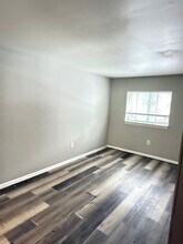 421 Pine St, Unit C in Clio, MI - Foto de edificio - Building Photo