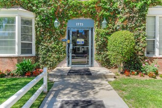 Sycamore Apartments in Los Angeles, CA - Foto de edificio - Building Photo