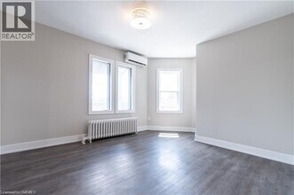 4 1/2 Ottawa St N in Hamilton, ON - Building Photo - Building Photo