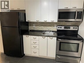 69 E Main St in Welland, ON - Building Photo - Building Photo