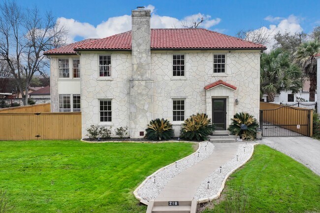 218 Mary Louise Dr. in San Antonio, TX - Building Photo - Building Photo