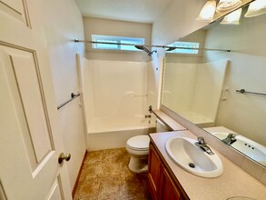 1327 Manzana St in Eugene, OR - Building Photo - Building Photo