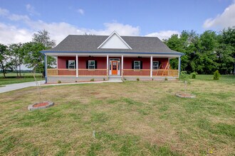 135 Riverbend Dr in Elkton, KY - Building Photo - Building Photo