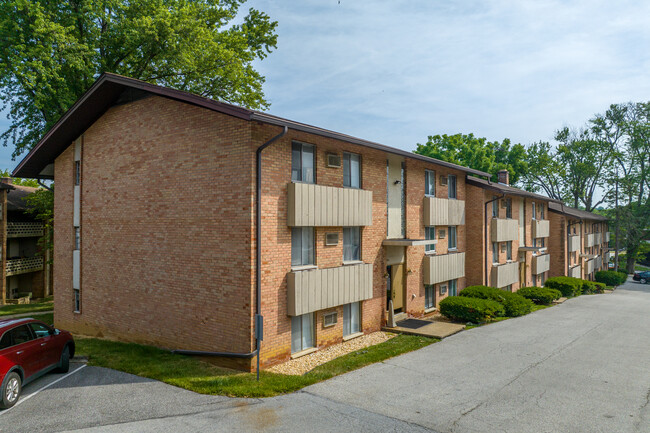 Raquet Club Apartments in West Chester, PA - Building Photo - Building Photo