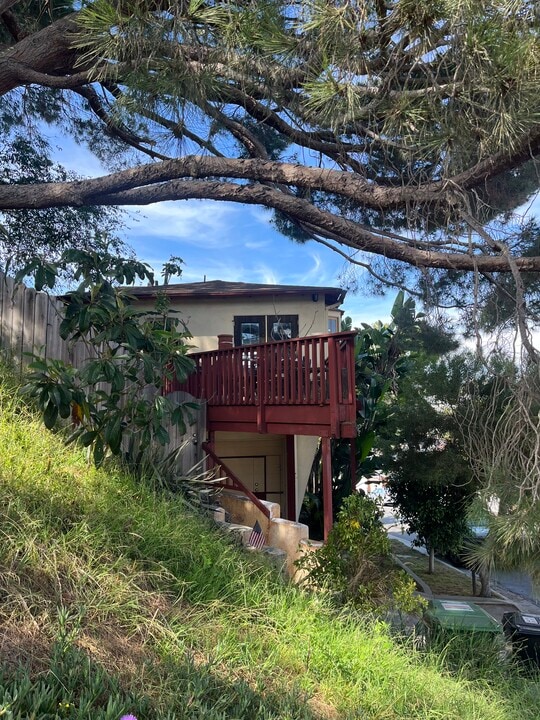 7221 Earldom Ave in Playa Del Rey, CA - Foto de edificio