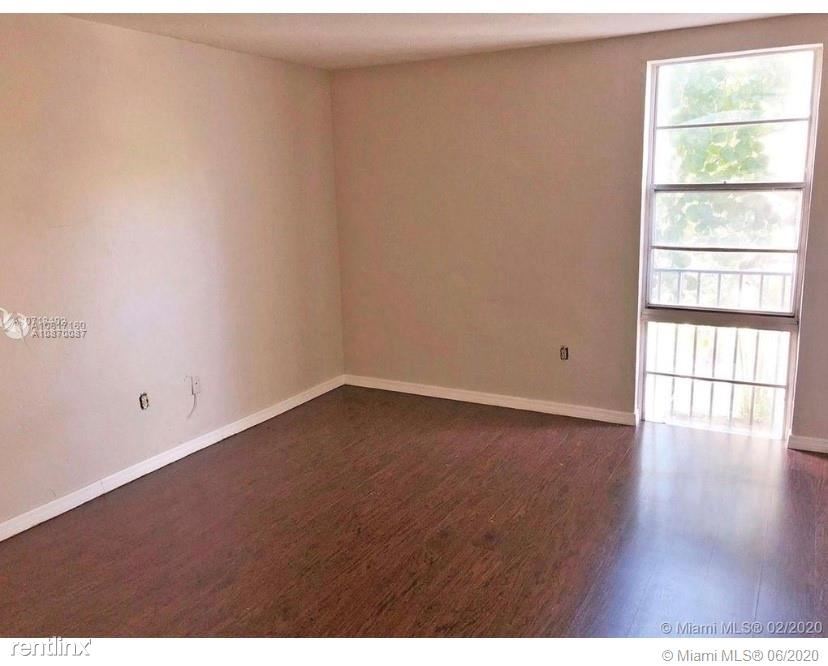 6900 N Kendall Dr in Pinecrest, FL - Building Photo