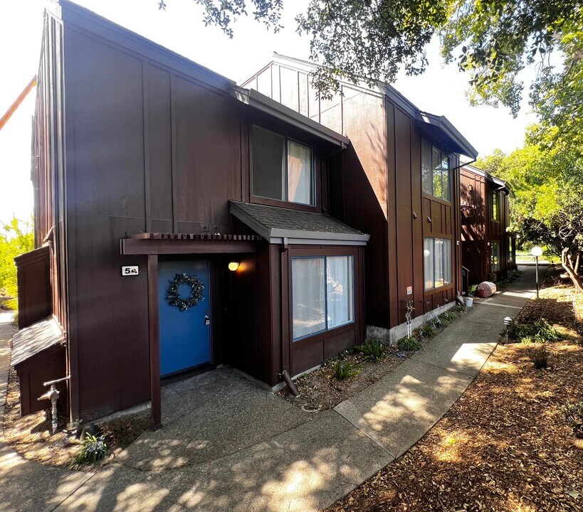 4 Cielo Ln in Novato, CA - Building Photo