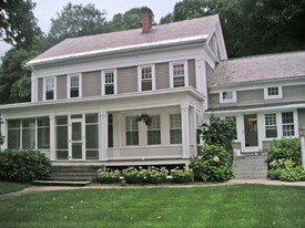129 Main St, Unit 2nd flr in Hatfield, MA - Building Photo