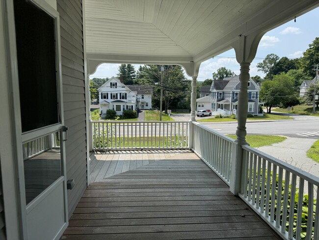 196 S Main St in Newmarket, NH - Building Photo - Building Photo