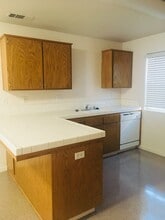 2235 W Lark Ave in Visalia, CA - Building Photo - Building Photo