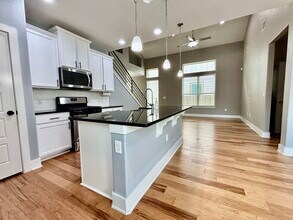 1013 Totis Rd in Austin, TX - Building Photo - Building Photo