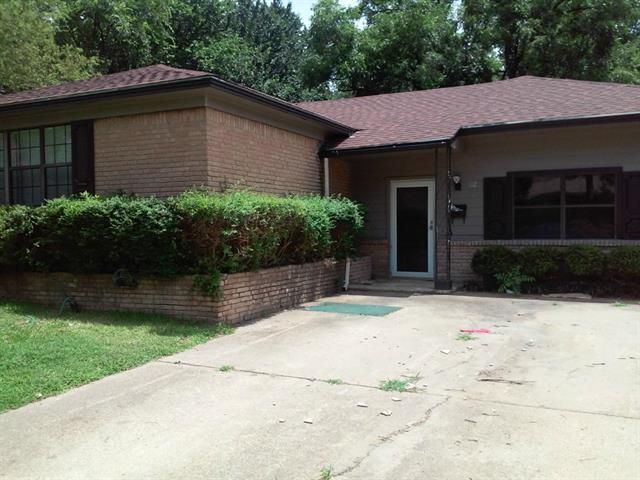 112 W Scotland Dr in Irving, TX - Building Photo