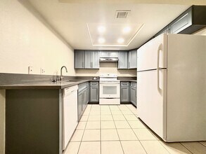 1701 E Katie Ave in Las Vegas, NV - Building Photo - Building Photo