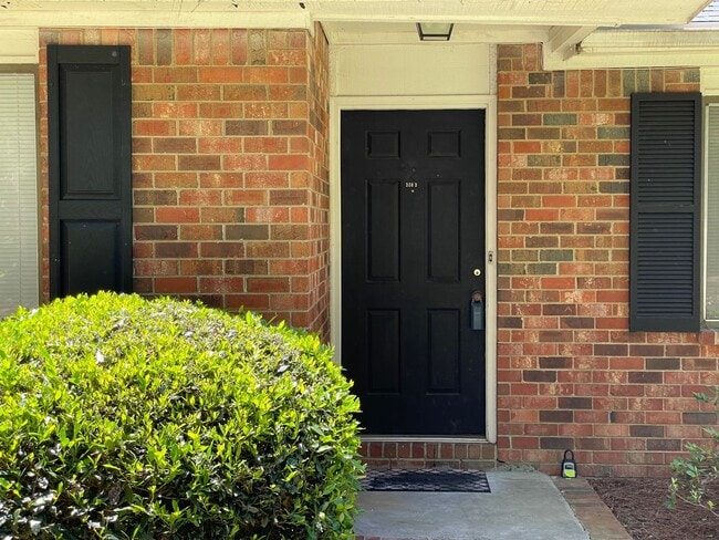 358 Bradley Woods Ct NW in Lilburn, GA - Building Photo - Building Photo