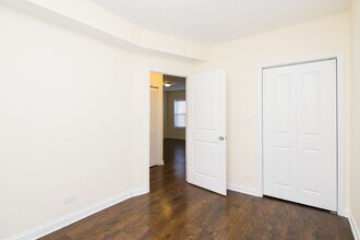 4715 W Cornelia Ave in Chicago, IL - Building Photo - Building Photo