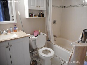 12 Cottage Ct in Newton, MA - Building Photo - Building Photo