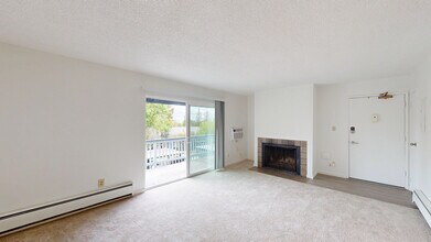 541 Alameda del Prado in Novato, CA - Building Photo - Building Photo